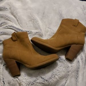 Heeled boots